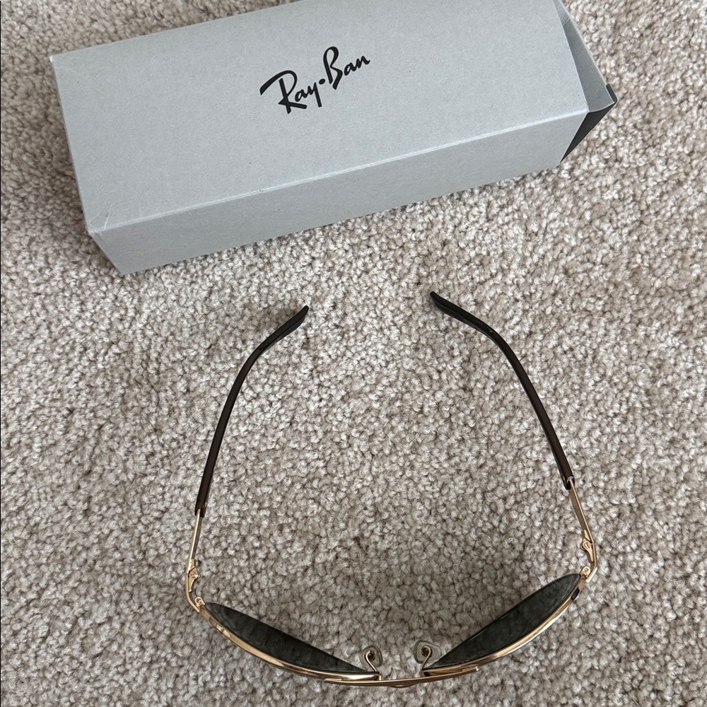 Ray Ban Gold Frame Aviator Style Sunglasses - Picture 4 of 5